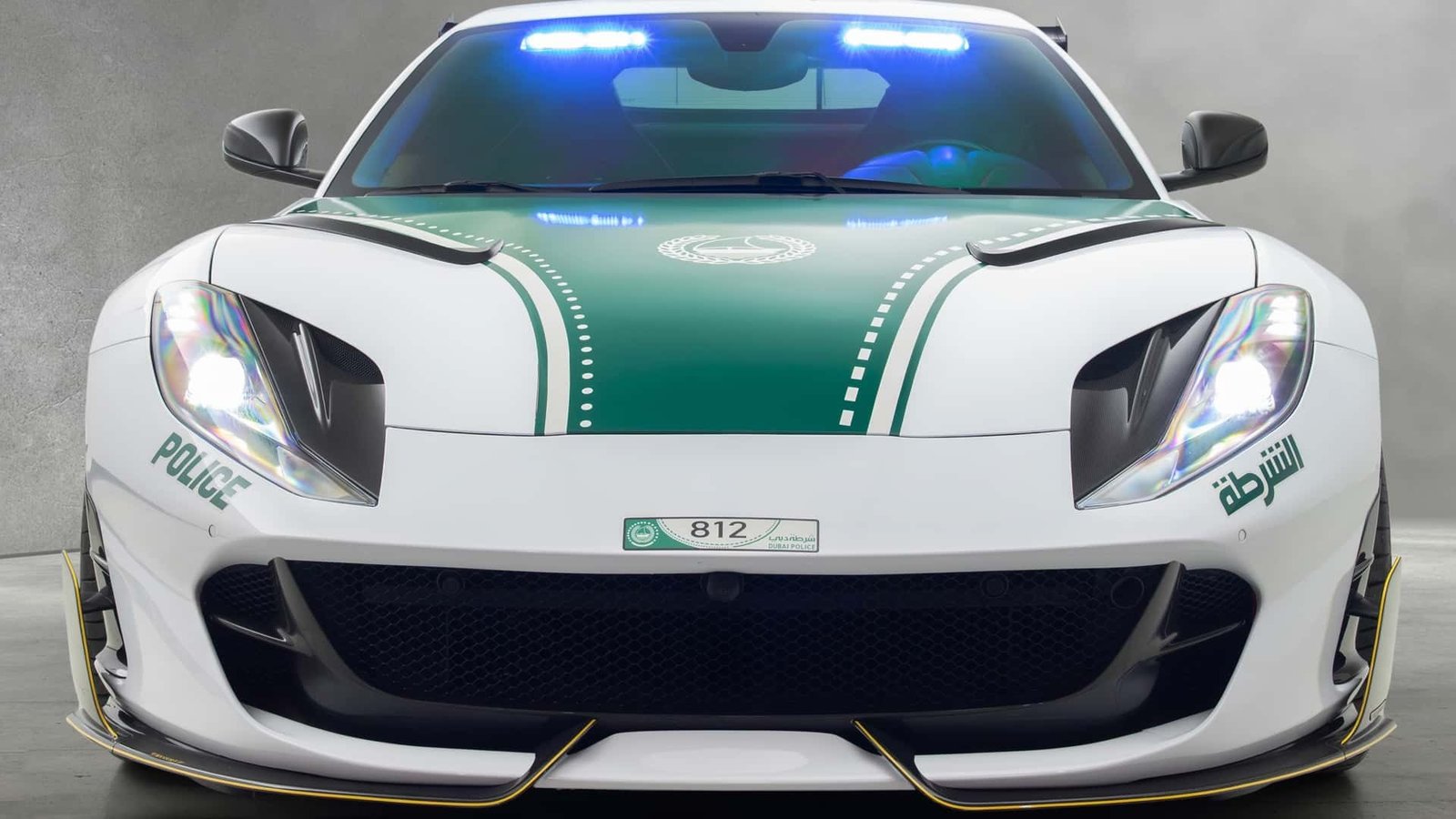 La policía de Dubái suma un Ferrari 812 Superfast con kit Mansory a su flotilla exótica