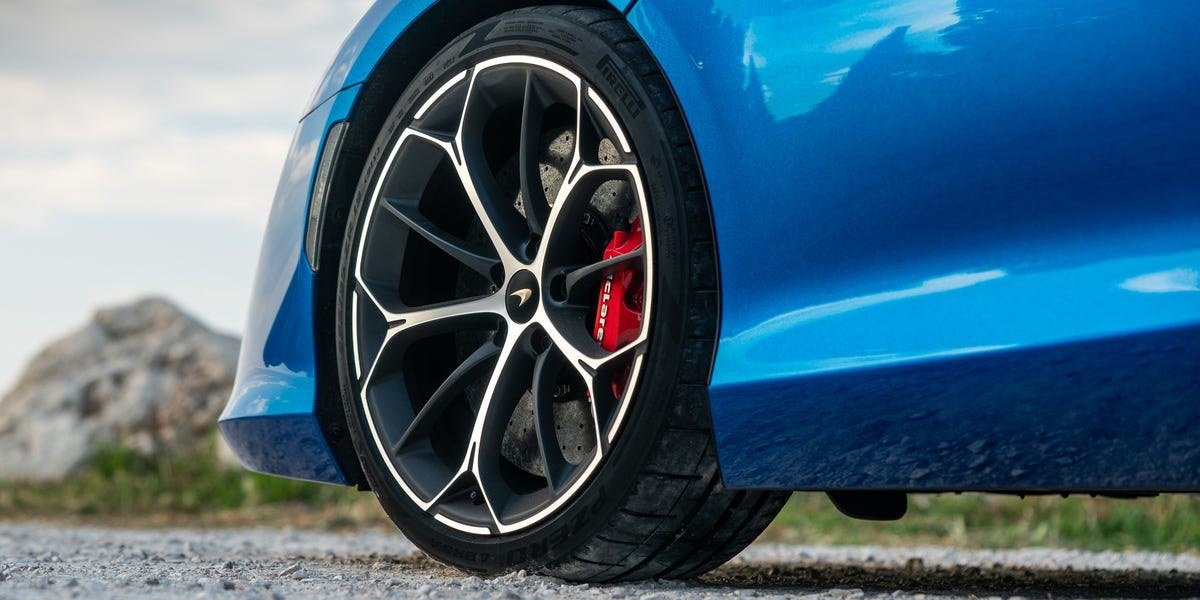McLaren invierte 672 millones de dólares y prepara su primer SUV de cuatro puertas