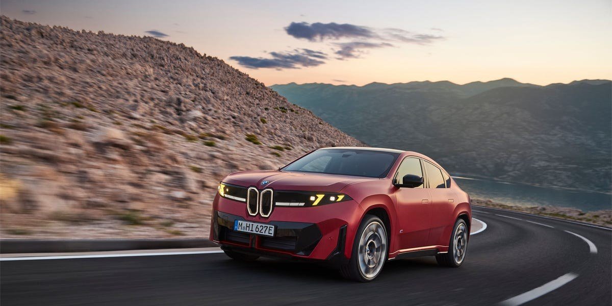 BMW iX4 debuta como la versión cupé del iX3 eléctrico, desde 66,200 dólares